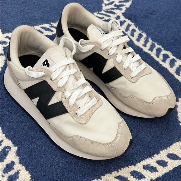 New Balance Shoes - New Balance 237 8.5 women’s